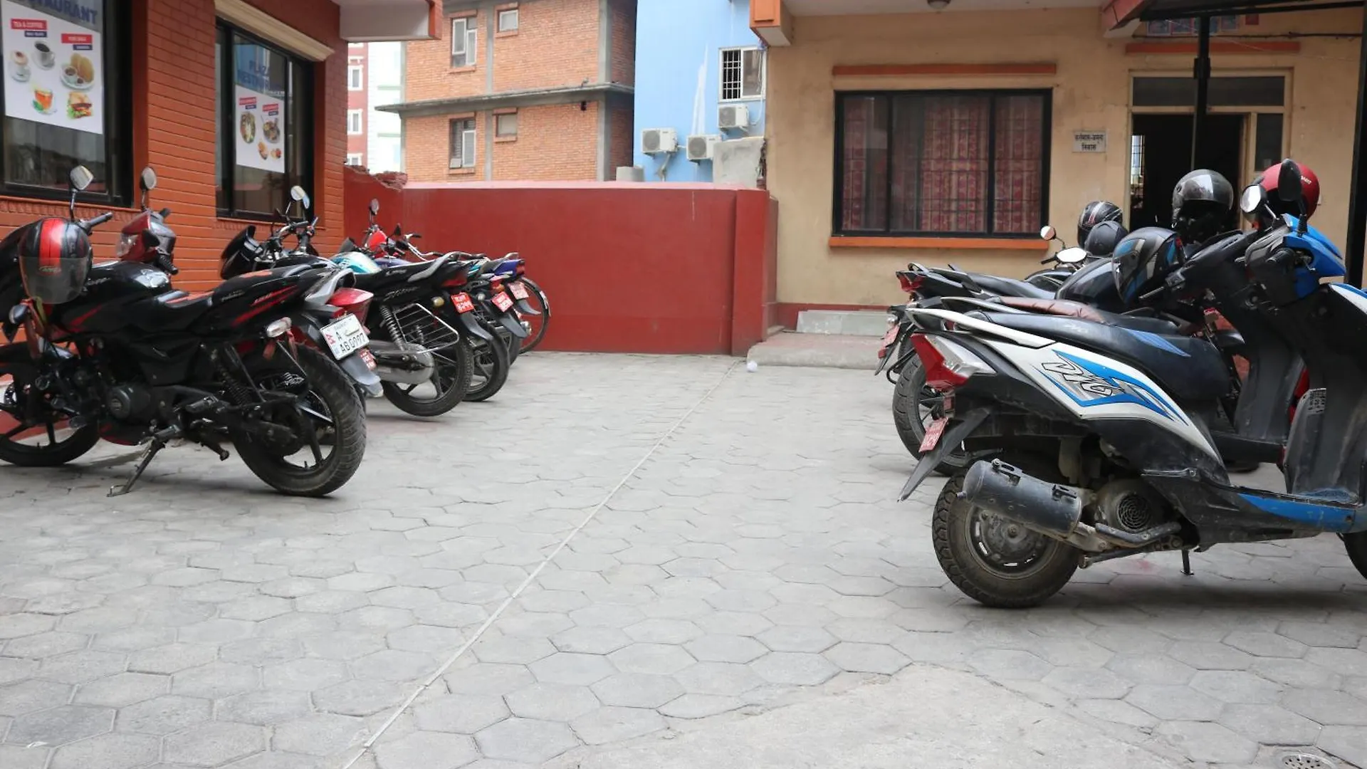 Hotel Pashupati Plaza Katmandu 0*,  Nepal